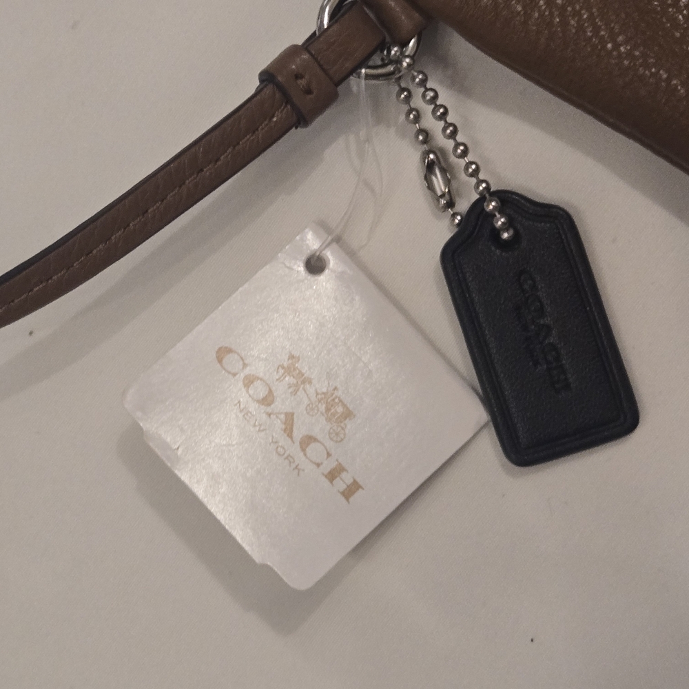 NWT Coach Sadle Brown Wristlet - Picture 4 of 6
